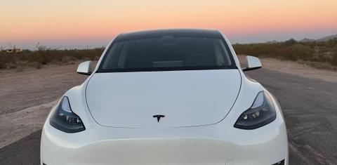 Tesla Model Y 2025