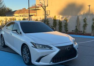 Lexus ES car
