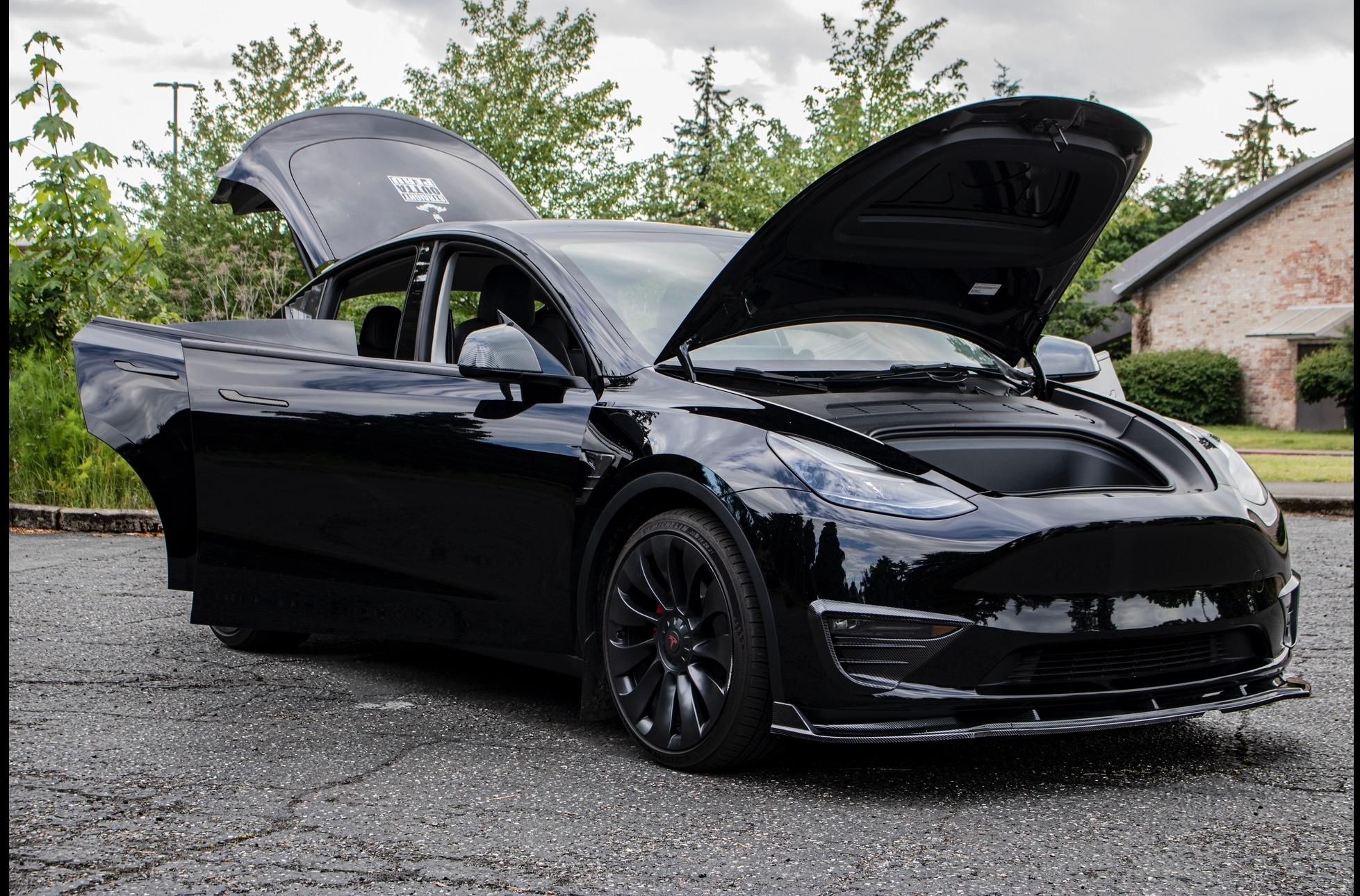 Tesla Model Y 2023 in Renton, WA