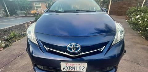 Toyota Prius v 2012
