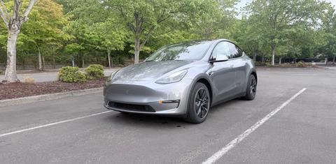 Tesla Model Y 2025
