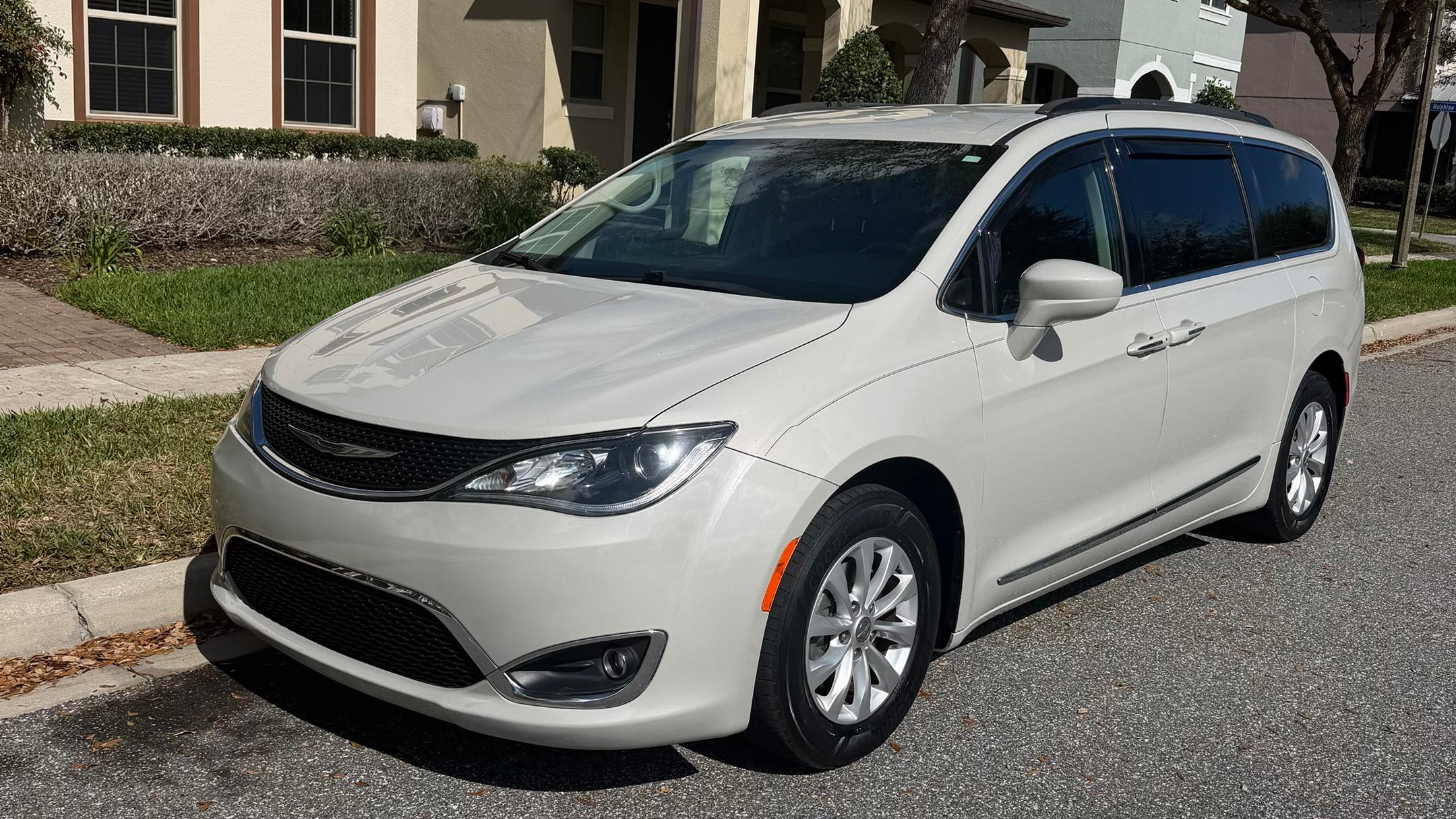 Chrysler Pacifica 2017 in 