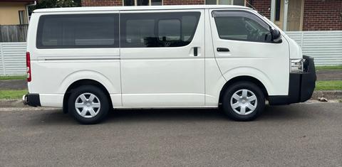 Toyota HIACE 2015