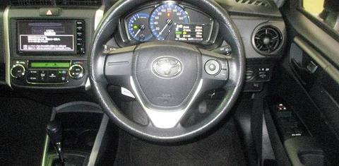 Toyota Fielder Hybrid 2015