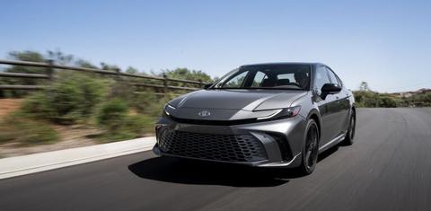 Toyota Camry Hybrid 2025