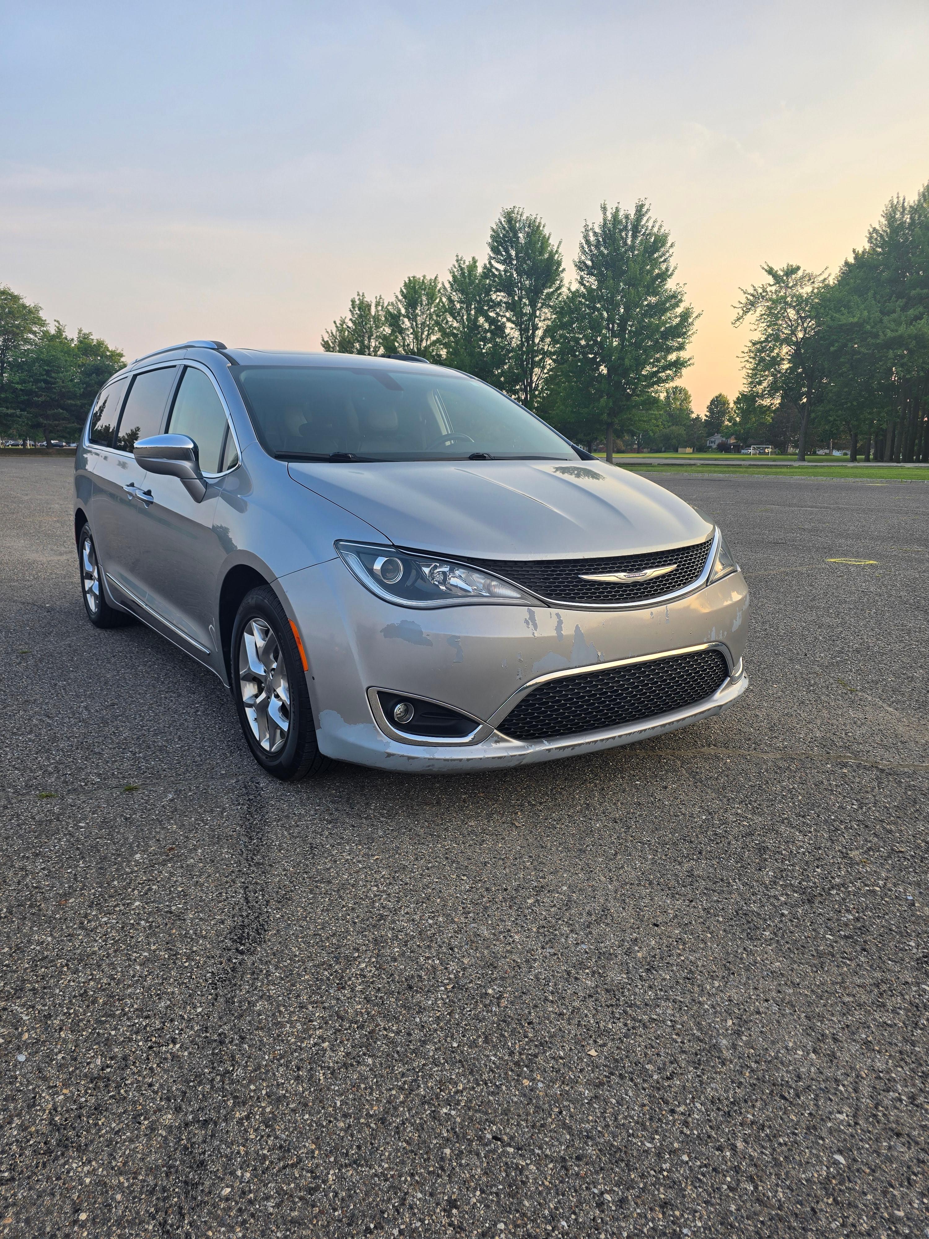 Chrysler Pacifica 2018 in Sterling Heights, MI