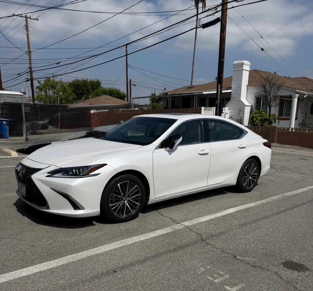 Lexus ES 2024 in 