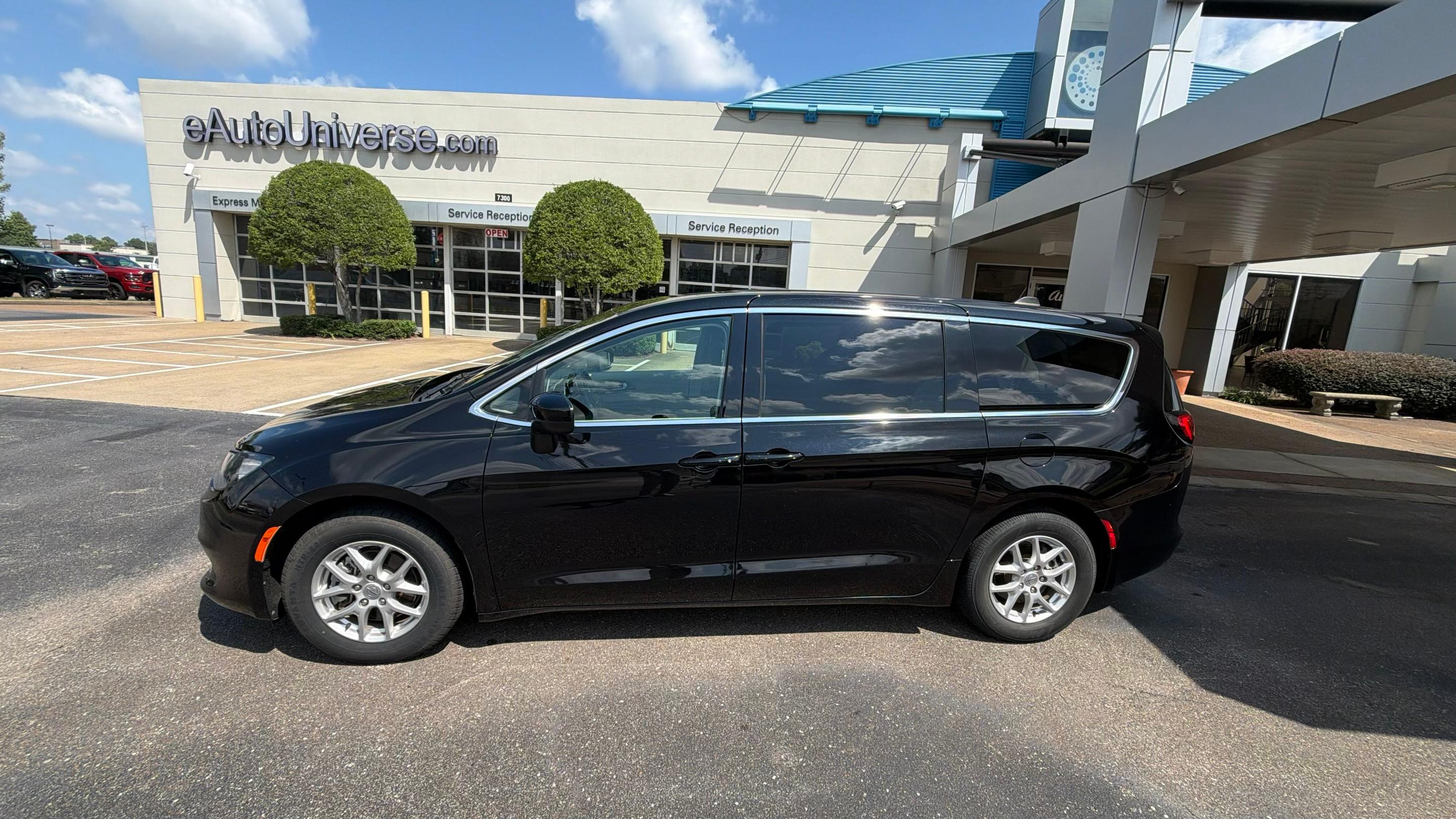 Chrysler Voyager 2024 in Memphis, TN