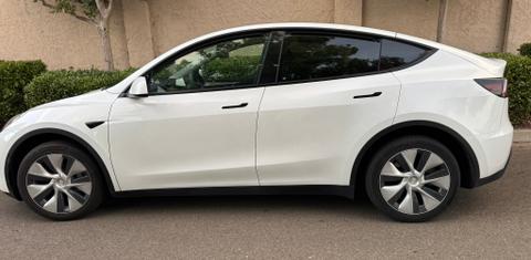 Tesla Model Y 2023