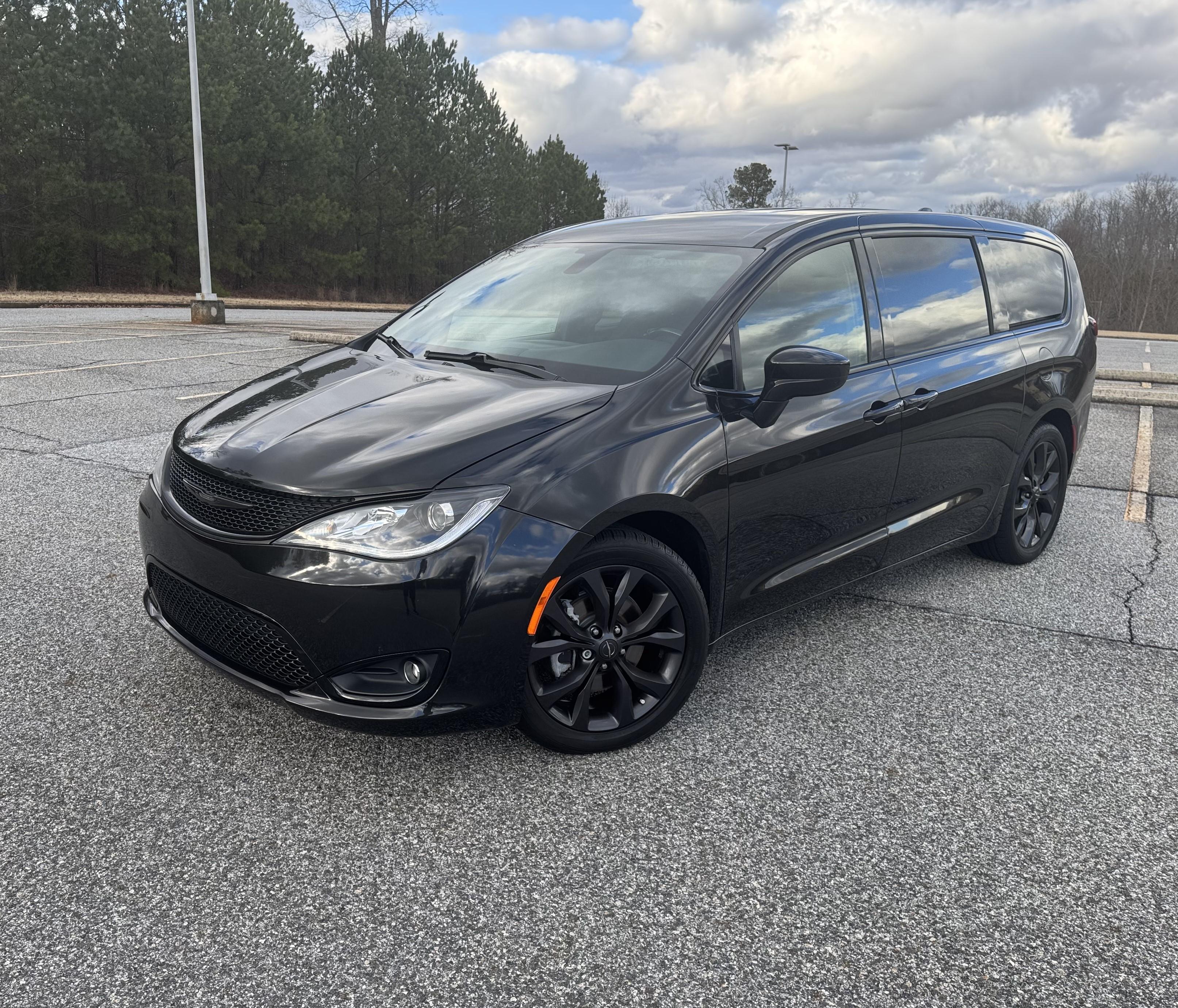 Chrysler Pacifica 2019 in Fairburn, GA