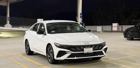 Hyundai Elantra Hybrid 2025