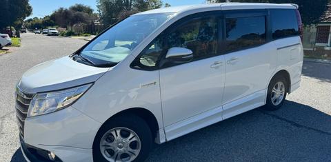 Toyota Noah 2015