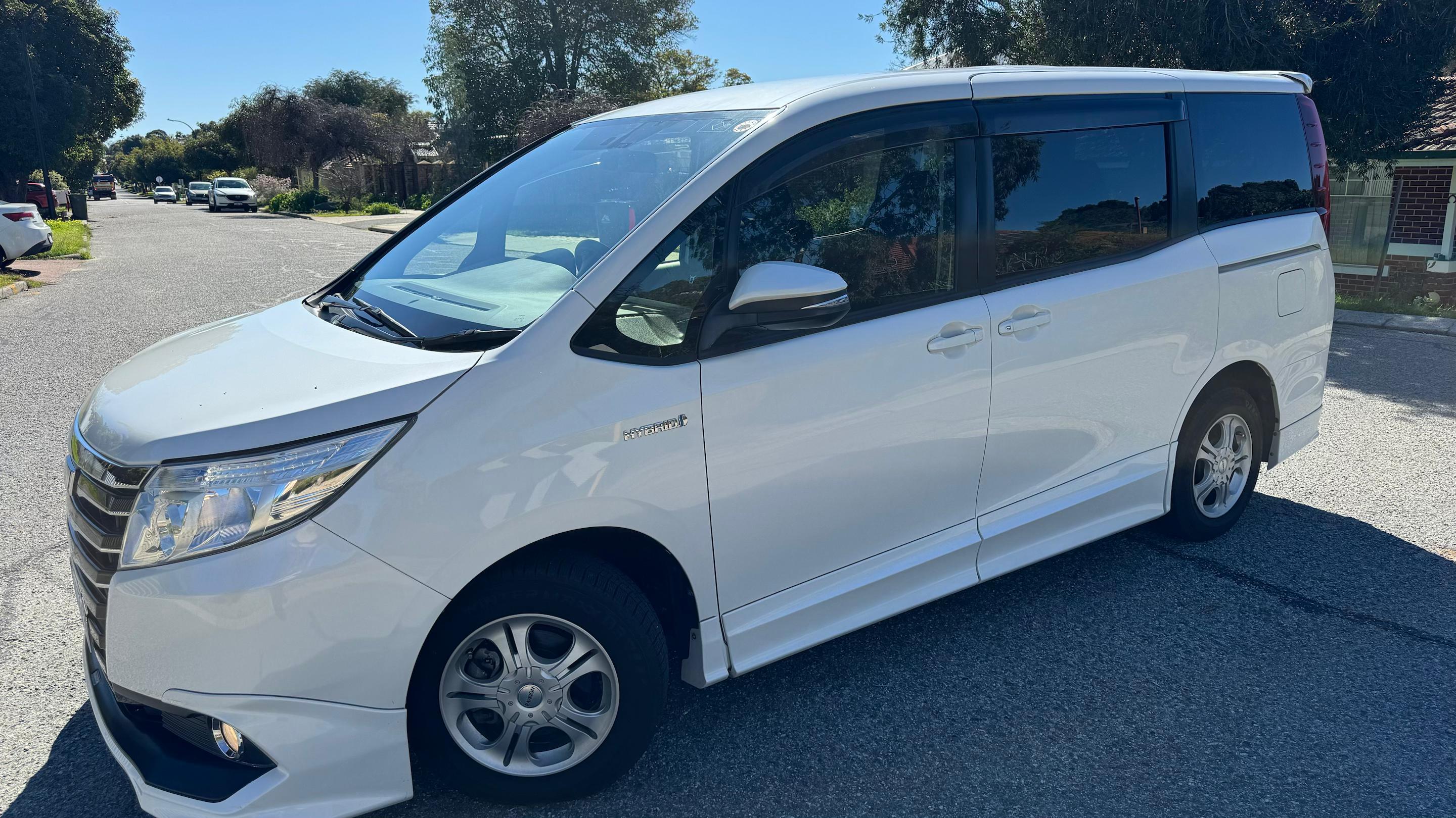 Toyota Noah 2015 in 