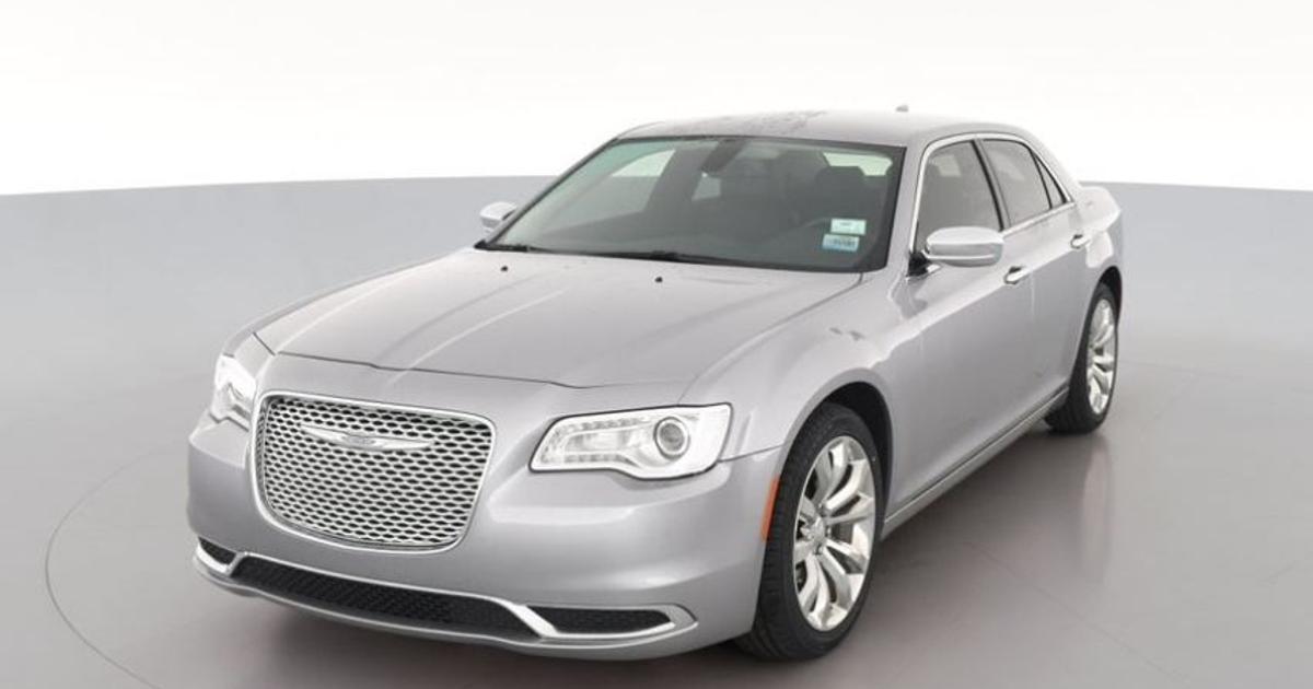 Chrysler 300 2016 rental in Romulus, MI by Tamisha Nicole K. Turo