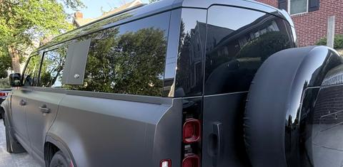 Land Rover Defender 2023