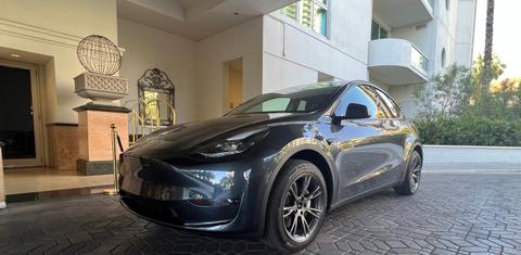 Tesla Model Y 2024