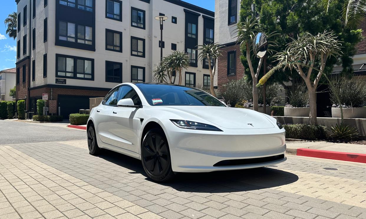 Tesla Model 3 2024 Base
