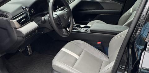 Toyota Camry Hybrid 2025