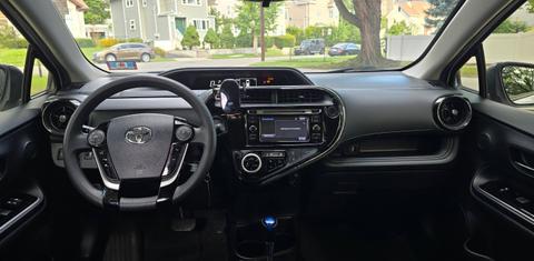 Toyota Prius c 2018