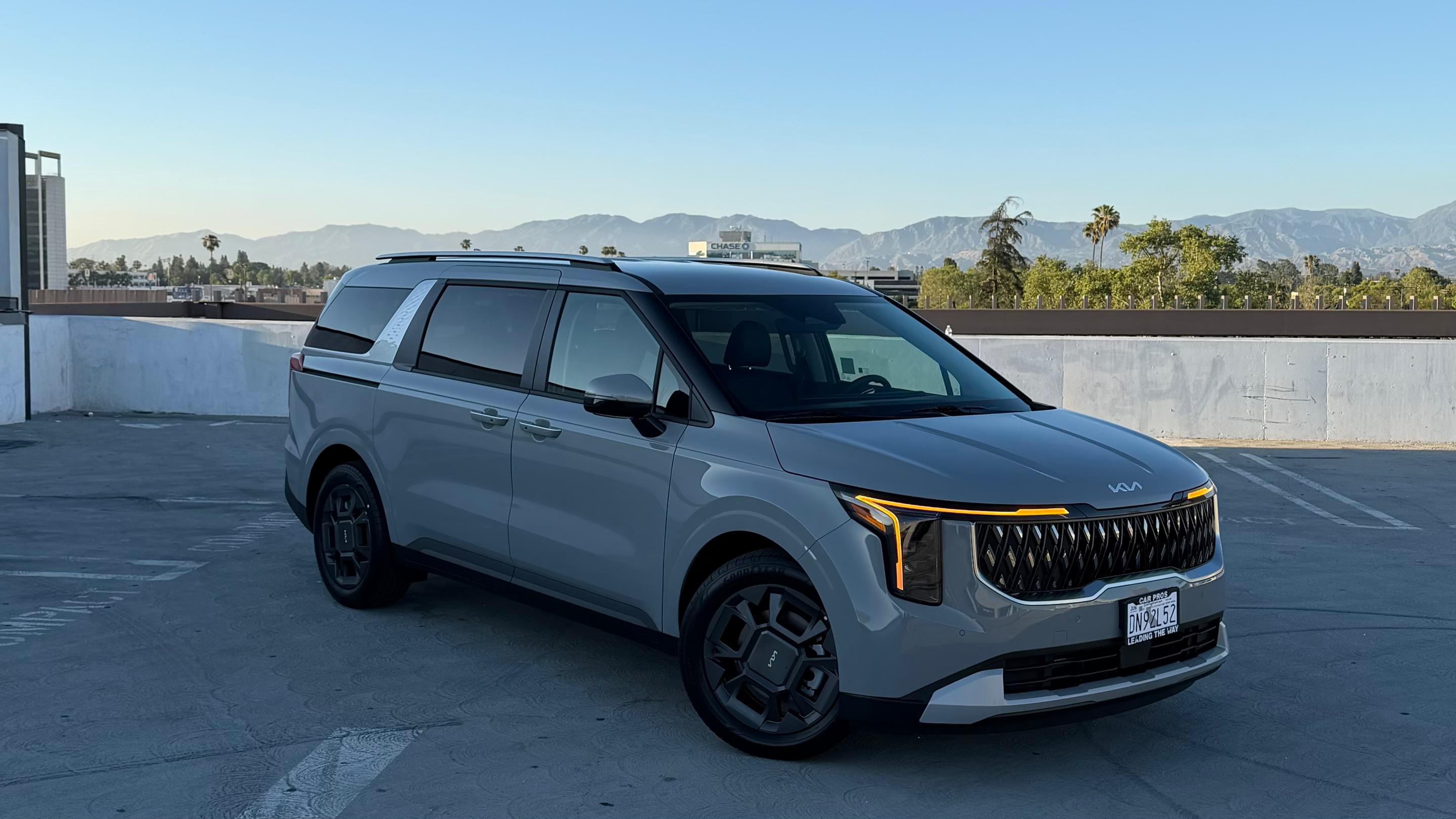 Kia Carnival Hybrid 2026 in Burbank, CA