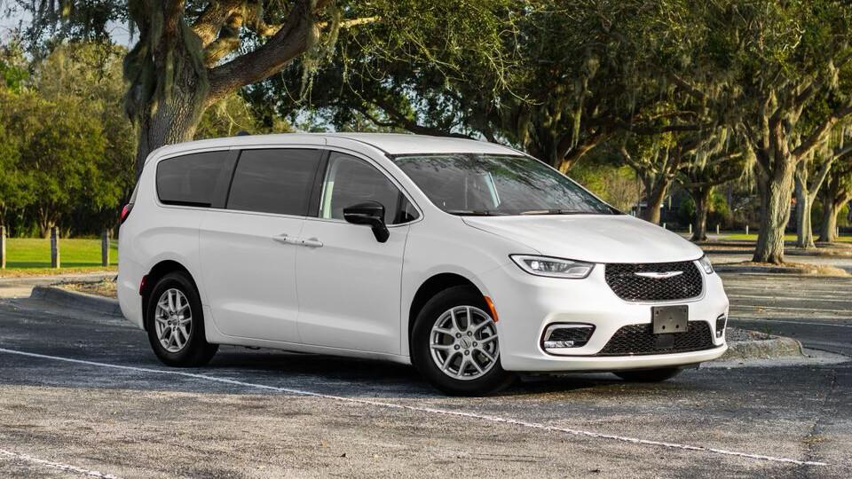Chrysler Pacifica 2024 in Orlando, FL