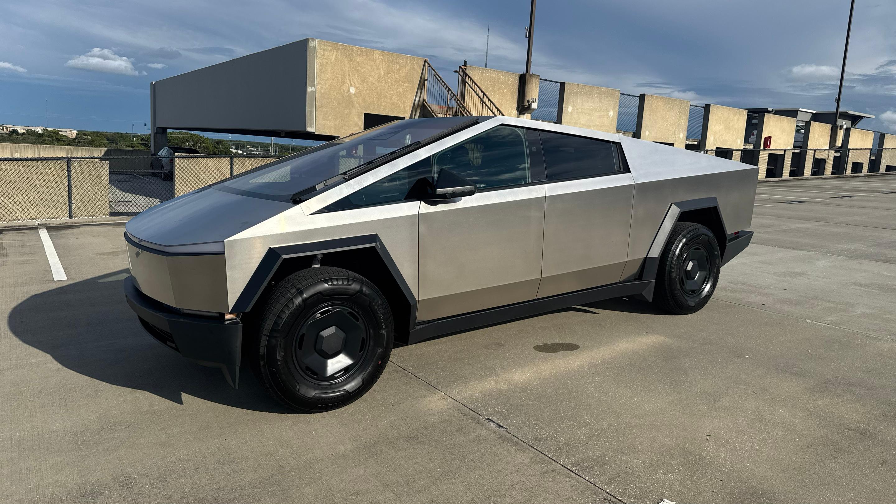 Tesla Cybertruck 2025 in Orlando, FL