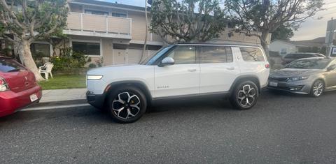 Rivian R1S 2023