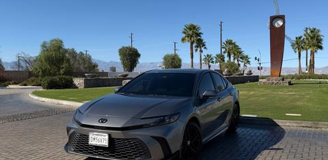Toyota Camry Hybrid 2026
