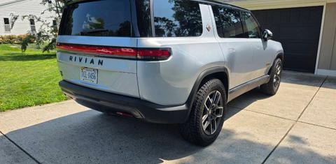 Rivian R1S 2025