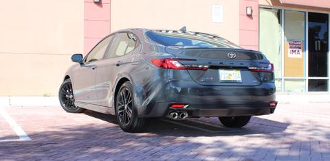 Toyota Camry Hybrid 2026