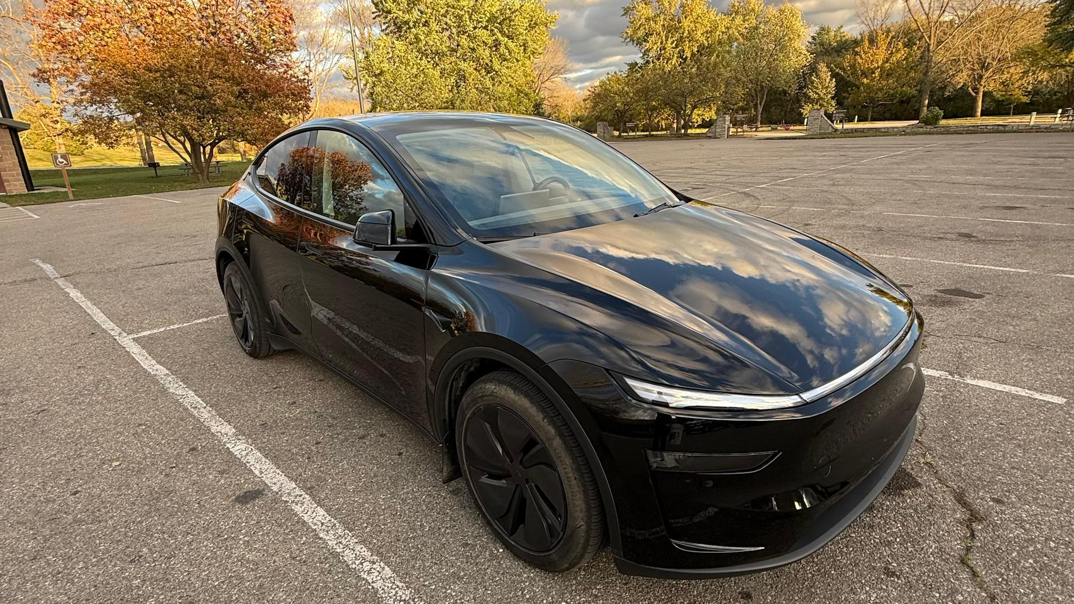 Tesla Model Y 2026 in Des Moines, IA