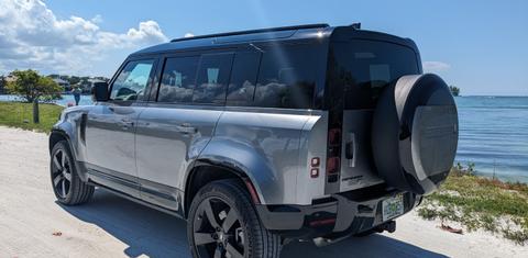 Land Rover Defender 2023