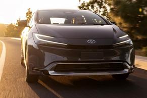 Toyota Prius Plug-In Hybrid 2026 à Pointe-Claire