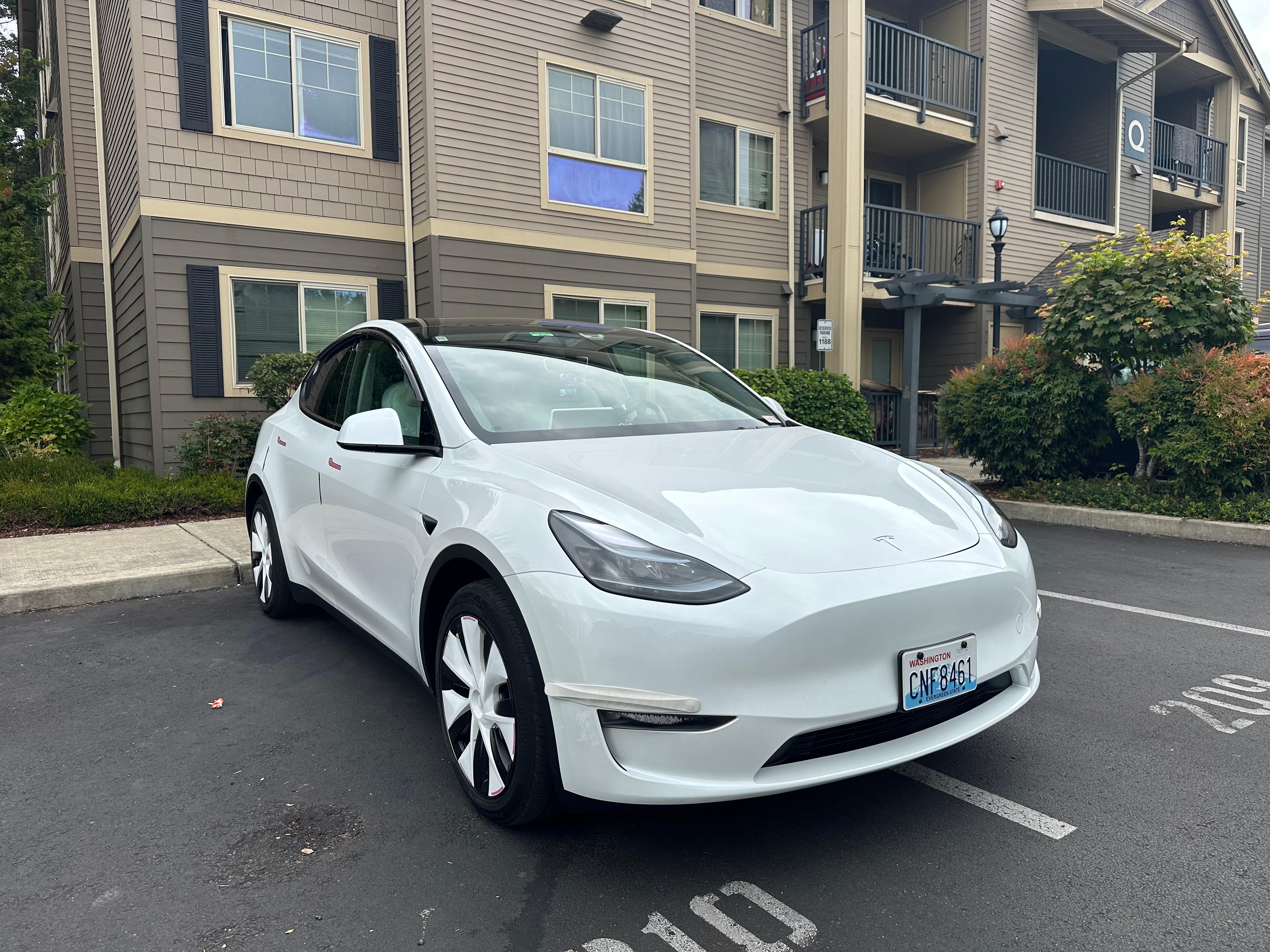 Tesla Model Y 2024 in Federal Way, WA