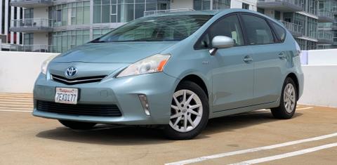 Toyota Prius v 2014