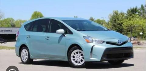 Toyota Prius v 2015