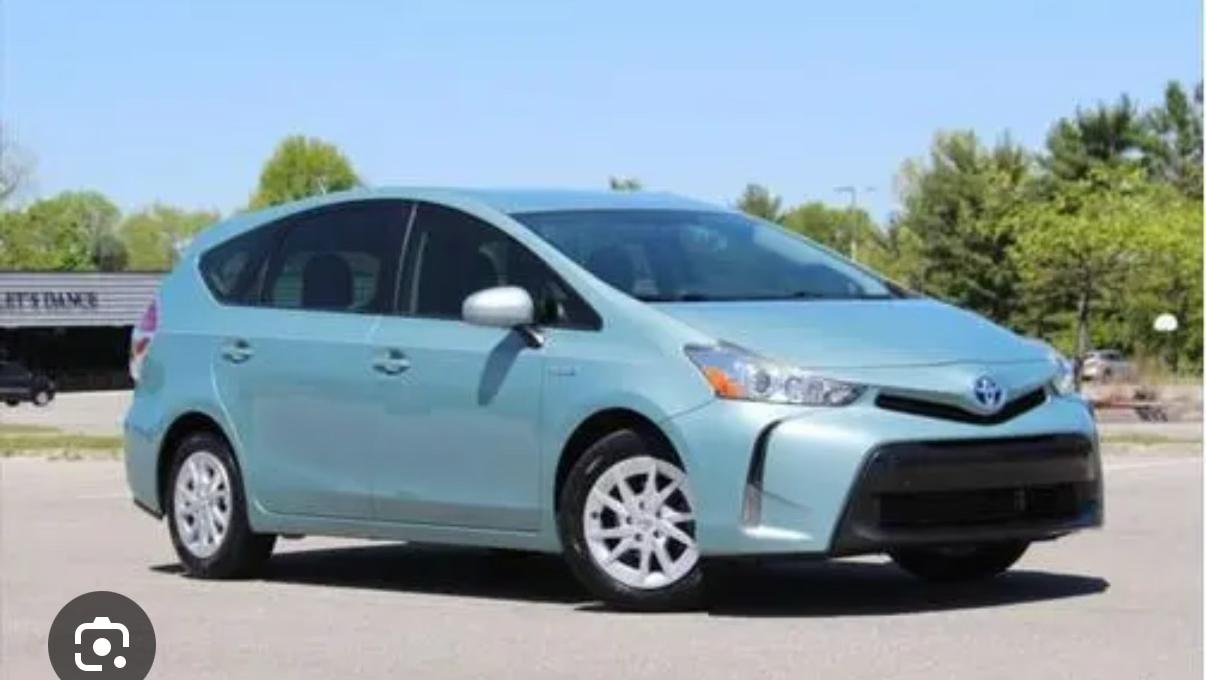Toyota Prius v 2015 in 