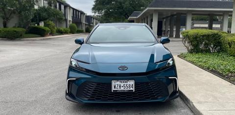 Toyota Camry Hybrid 2025