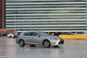 Lexus ES car