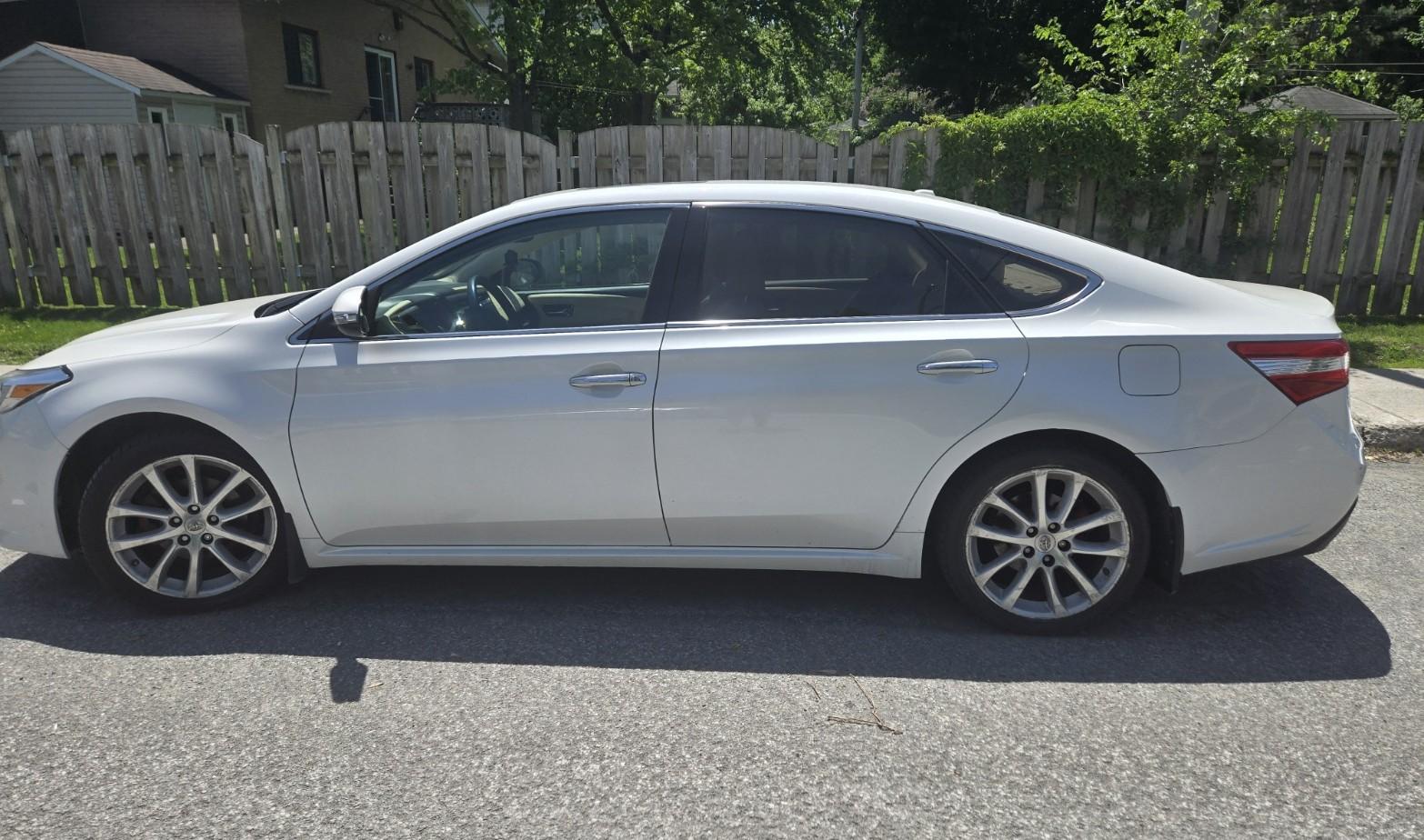 Toyota Avalon 2014 à Laval, QC