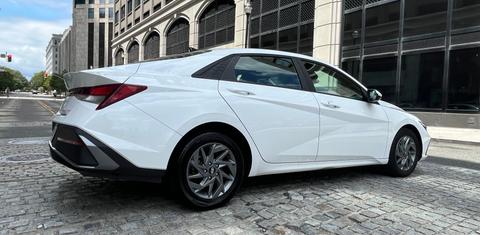 Hyundai Elantra 2024