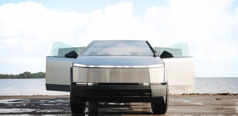 Tesla Cybertruck 2026