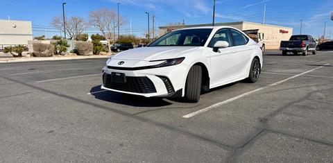 Toyota Camry Hybrid 2026