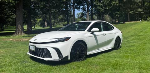 Toyota Camry Hybrid 2026