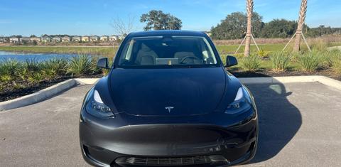 Tesla Model Y 2025