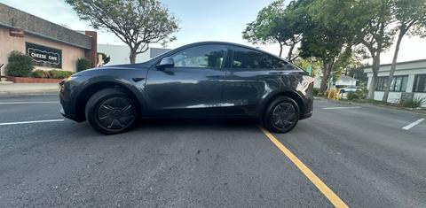 Tesla Model Y 2026