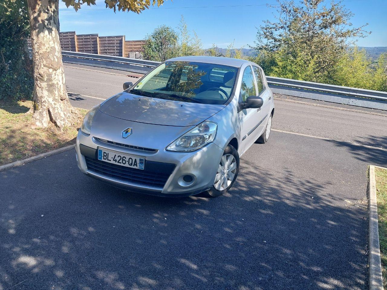 Renault CLIO III 2011 à Brive-la-Gaillarde