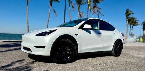 Tesla Model Y 2024