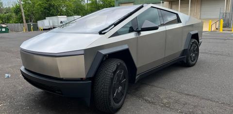 Tesla Cybertruck 2025