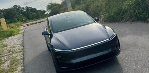 Tesla Model Y 2026